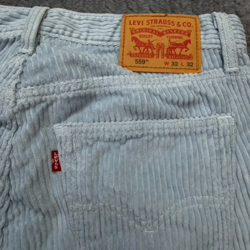 Levi's 559 Elephant Corduroy Pants Mens 32x31 Relaxed Straight Light Blue Cotton